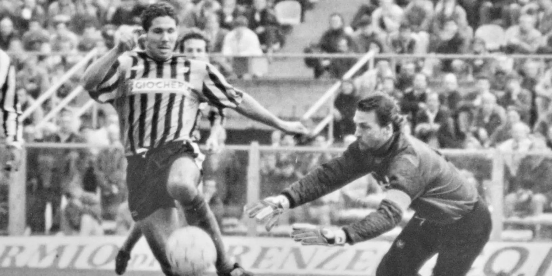 Simeone-supera-Tacconi-e-segna-per-il-Pisa-contro-la-Juventus