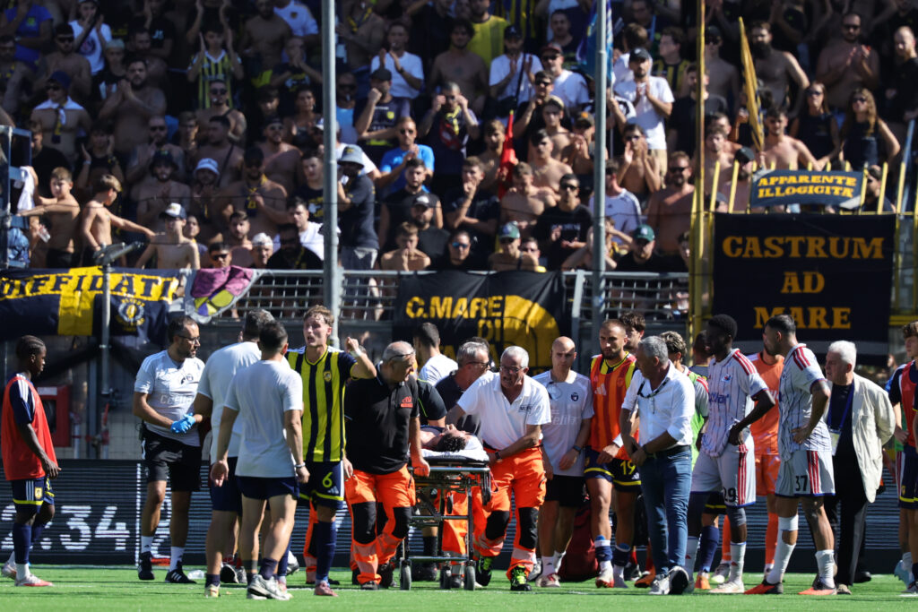 Rosen Bozhinov (A.C. Pisa 1909);  esce dal campo dopo il malore   durante la partita tra Juve Stabia-Pisa  del Campionato italiano di calcio Serie BKT 2026/2027 - Stadio Romeo Menti, Castellammare di Stabia, Italia - Domenica 06 settembre  2026 - Sport(Photo by Alessandro Garofalo/LaPresse)