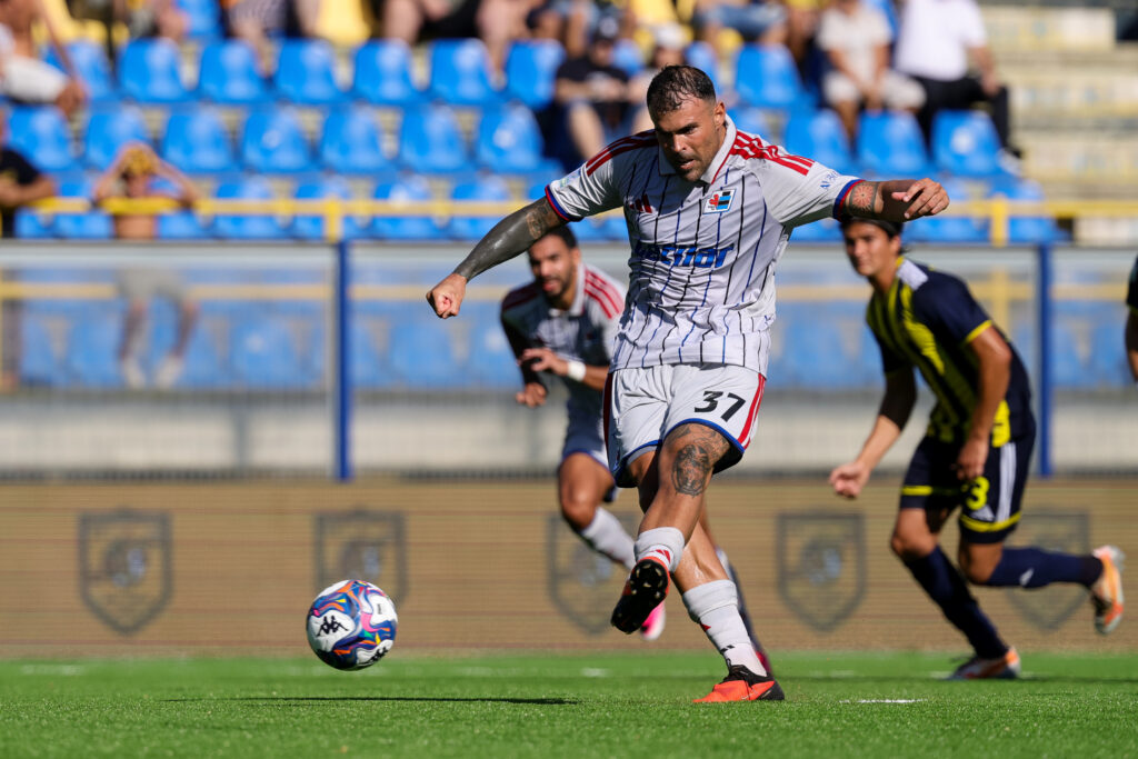 Rigore sbagliato da Andrea Petagna (A.C. Pisa 1909);   durante la partita tra Juve Stabia-Pisa  del Campionato italiano di calcio Serie BKT 2026/2027 - Stadio Romeo Menti, Castellammare di Stabia, Italia - Domenica 06 settembre  2026 - Sport(Photo by Alessandro Garofalo/LaPresse)