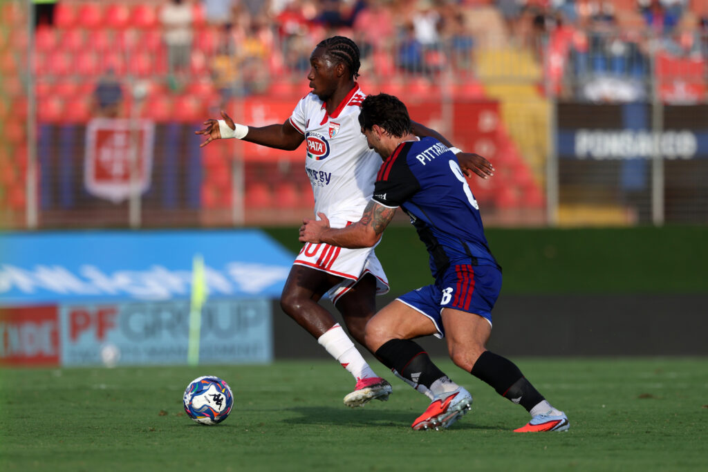 Filipo Pittarelli (8 Pisa Sporting Club) Rachid Kouda (80 Mantova 1911) durante la partita di Serie B tra Mantova e Pisa allo stadio Danilo Martelli Pata Stadium di Mantova, Italia - Domenica 20 Settembre 2026. Sport - Calcio. (Foto di Stefano Nicoli/Lapresse)