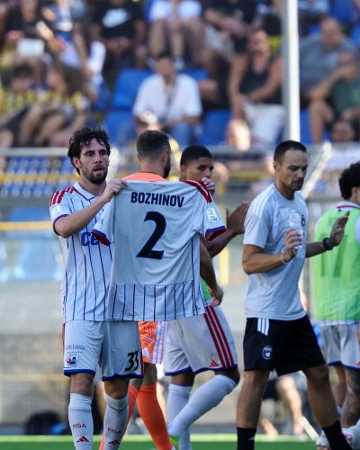 Arturo Calabresi (A.C. Pisa 1909);  esulta dopo il gol 0-1 con la maglia di Rosen Bozhinov compagno che ha lasciato la partita dopo il malore per il troppo caldo  durante la partita tra Juve Stabia-Pisa  del Campionato italiano di calcio Serie BKT 2026/2027 - Stadio Romeo Menti, Castellammare di Stabia, Italia - Domenica 06 settembre  2026 - Sport
(Photo by Alessandro Garofalo/LaPresse)